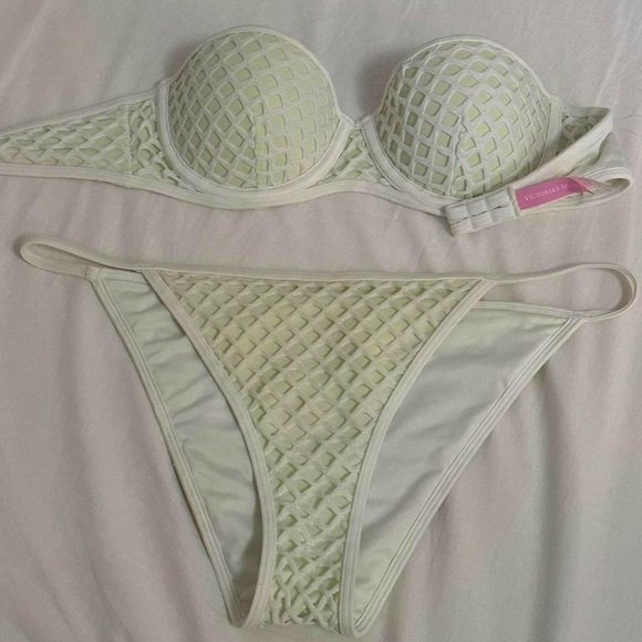 Victoria's Secret Bikini - Picture 4 of 8